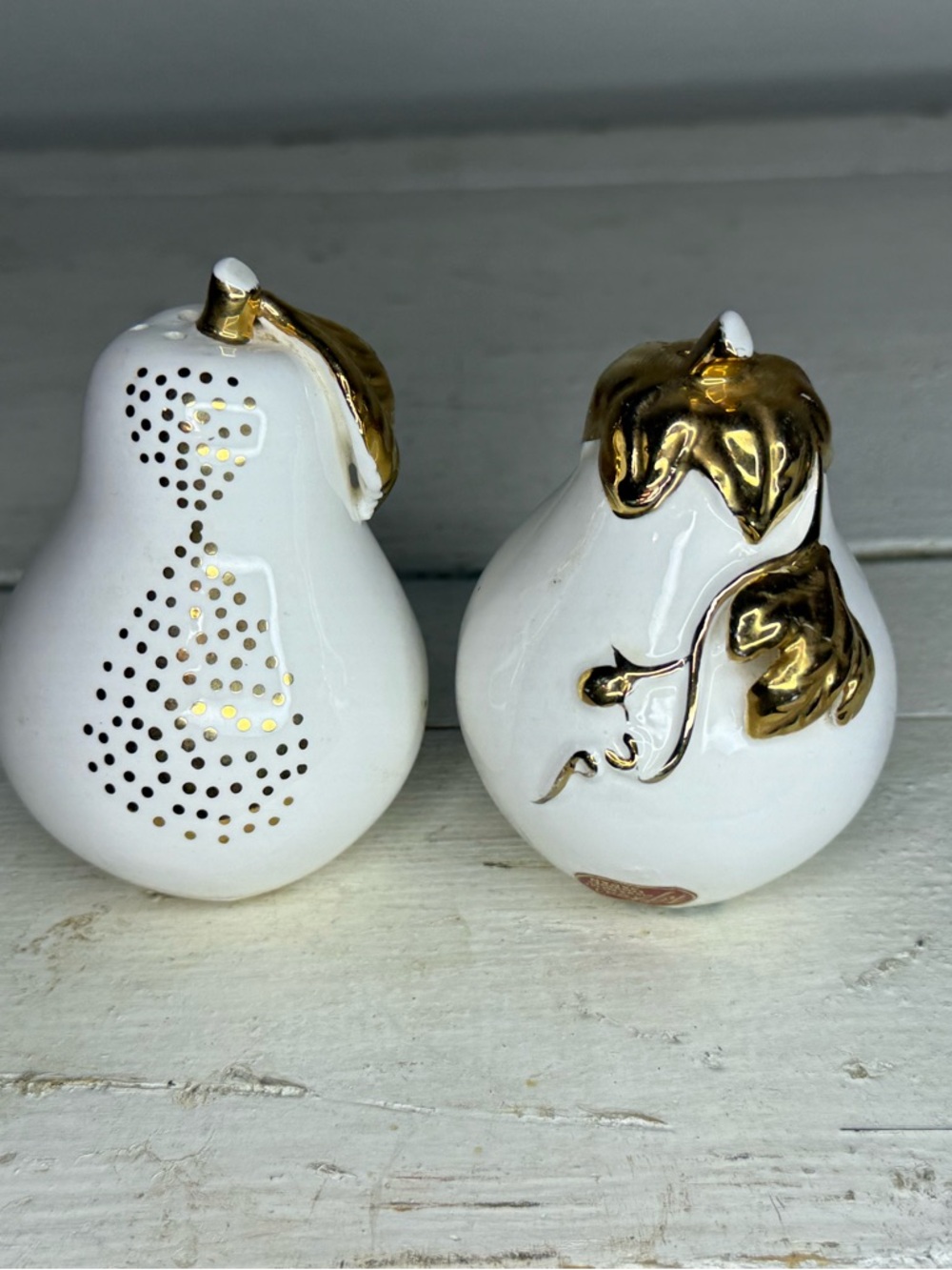 Vintage Lefton 3287A White & Gold Pear Shaped Fruit Salt & Pepper Shakers